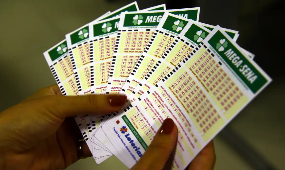 Morador de Curitiba leva sozinho prêmio de 127 milhões de reais na Mega-Sena
