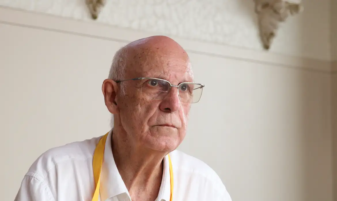 Padre Júlio Lancellotti participa do programa de entrevistas de Datena