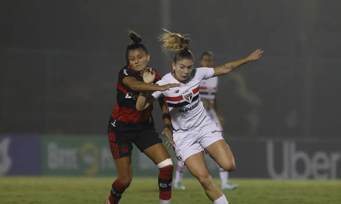São Paulo vence Flamengo e assume vice-liderança do Brasileirão Feminino A1