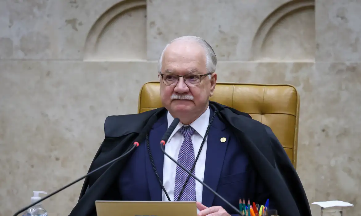 André Mendonça retira sigilo de parte das investigações do Banco Master após solicitação de Fachin