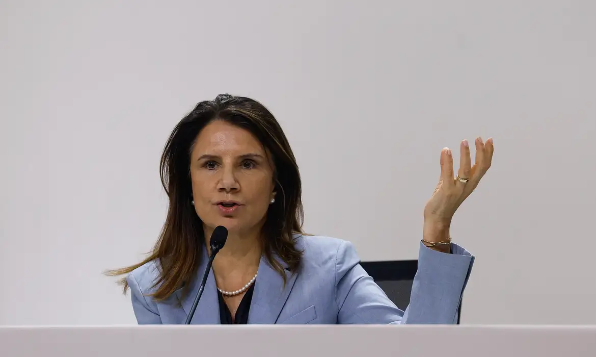 Conferência internacional debate transição energética como resposta a crises globais