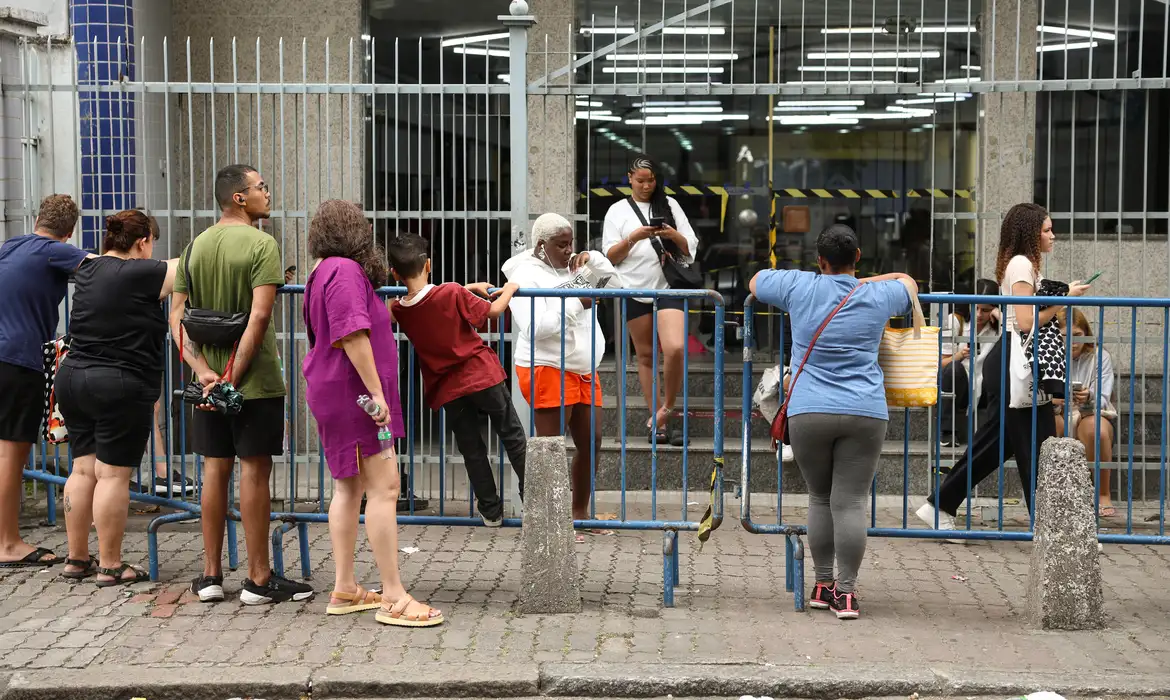 Candidatos têm até sexta-feira para pedir isenção da taxa do Enem 2026