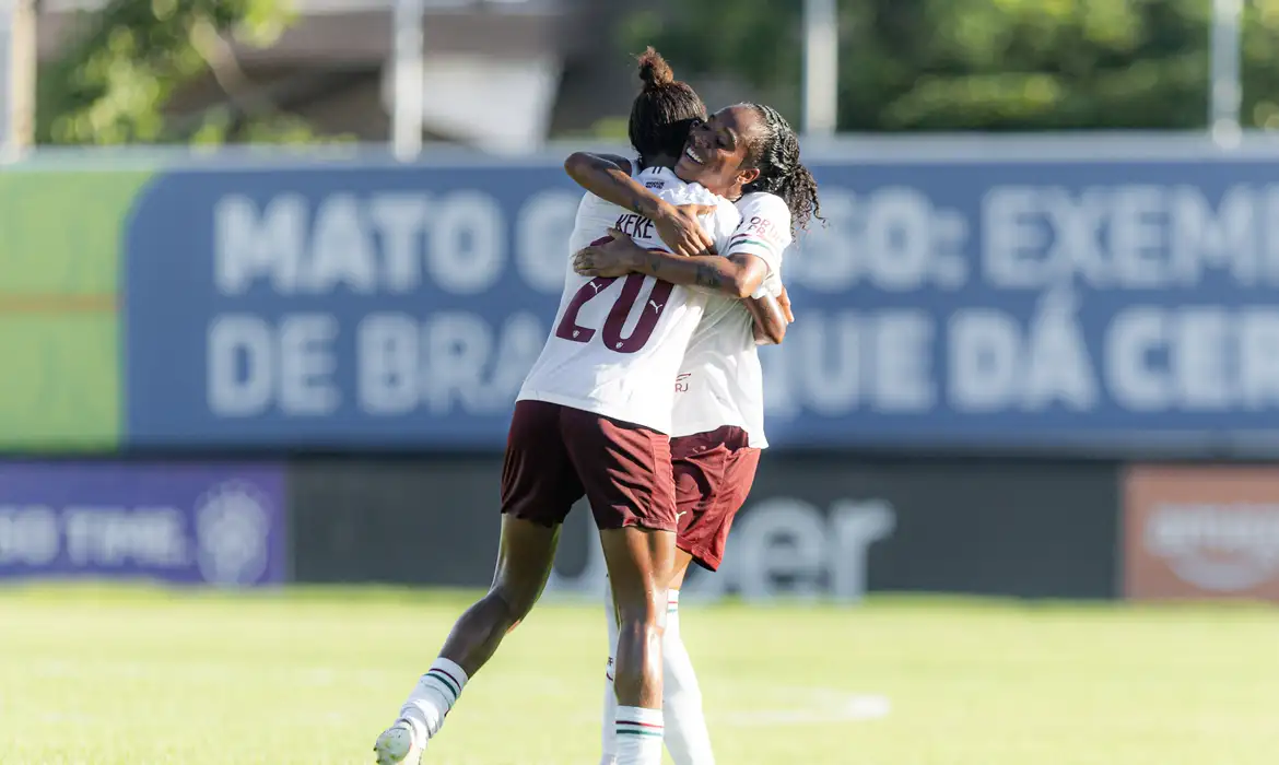 Fluminense vence Mixto por 2 a 0 e sobe no Brasileirão Feminino