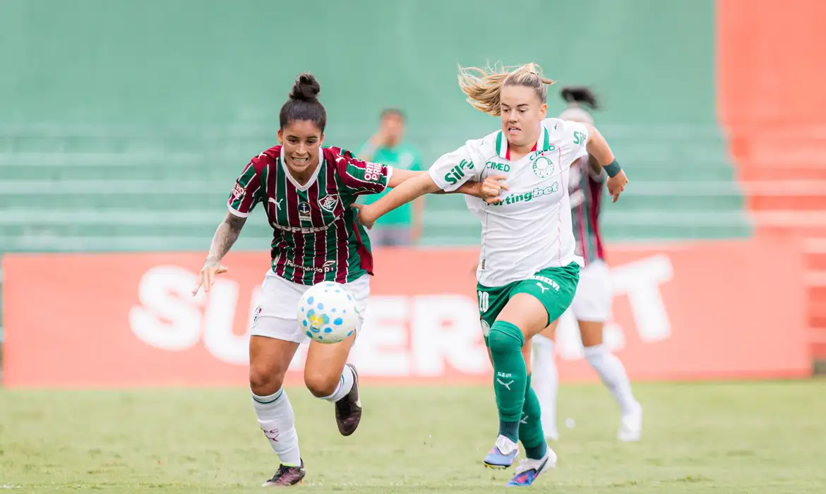 Palmeiras vence Fluminense de virada no Brasileiro feminino