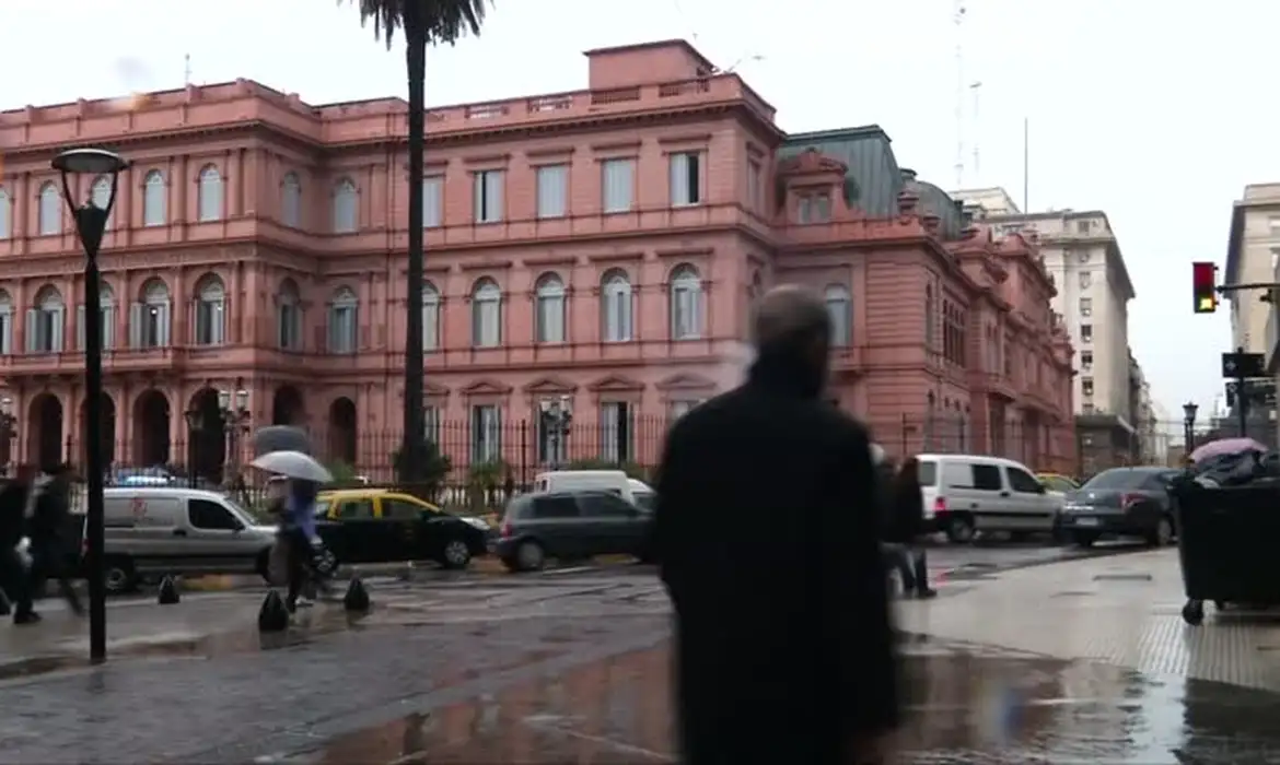Milei impede jornalistas de entrarem na Casa Rosada e gera reação