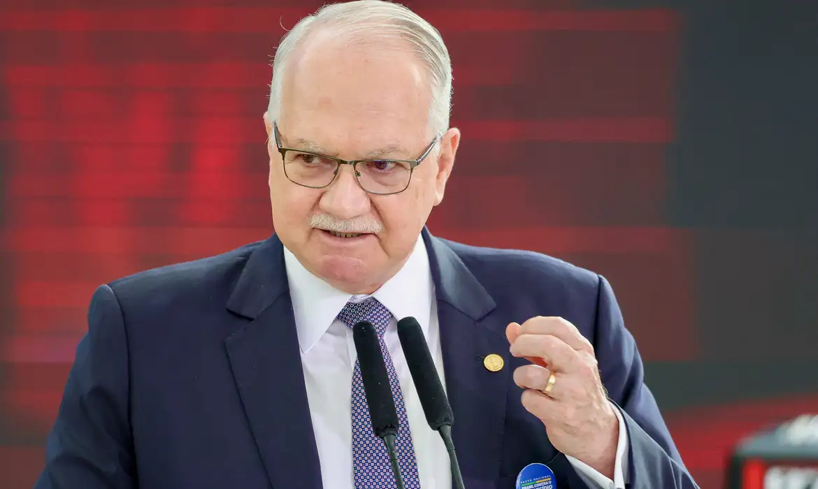 Fachin admite crise institucional no STF e aponta polarização