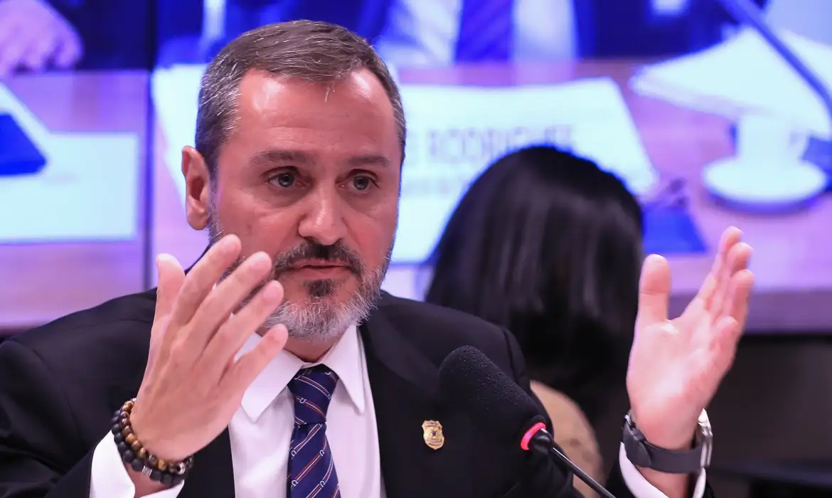 Polícia Federal remove credencial de agente dos EUA após medida similar contra delegado brasileiro