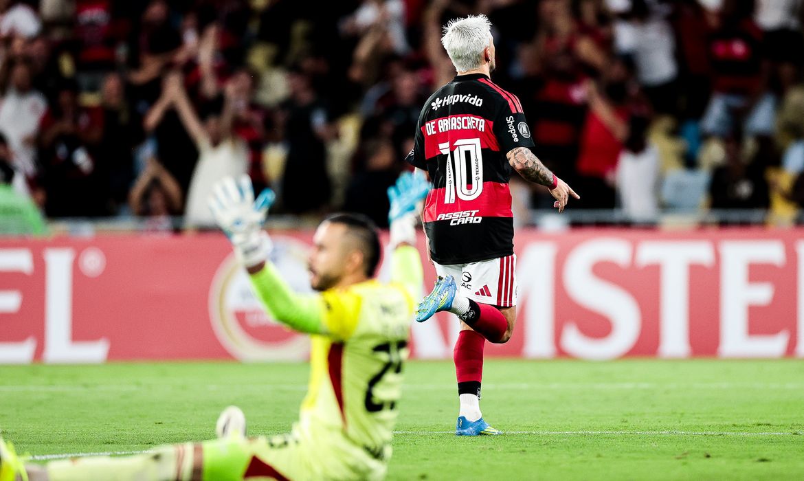 Flamengo supera Independiente Medellín por 4 a 1 e mantém 100% na Libertadores