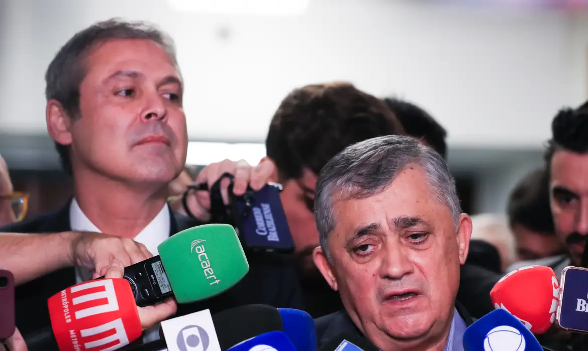 José Guimarães se posiciona contra auxílio federal ao BRB