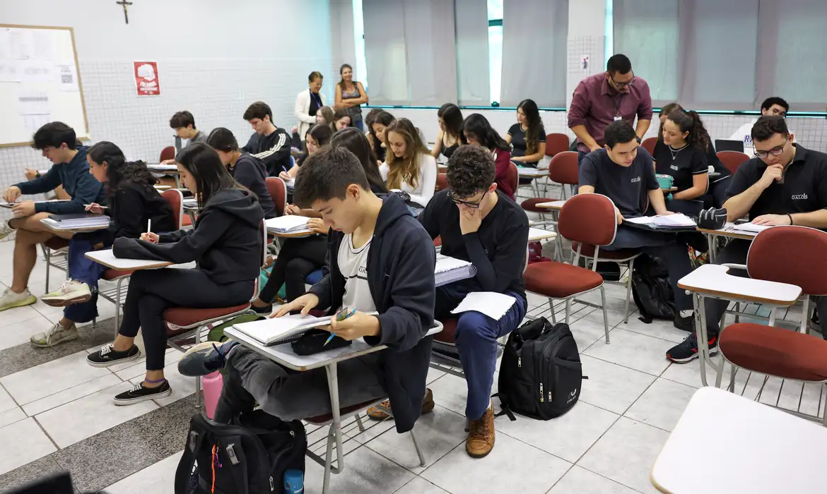Estudantes com bolsa integral do Prouni podem requerer auxílio mensal de 700 reais