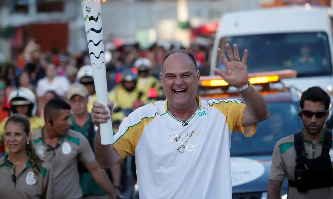 Flamengo aposenta camisa 14 em tributo a Oscar
