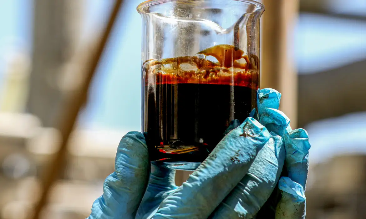 Justiça do Rio restabelece imposto de 12% sobre exportação de petróleo