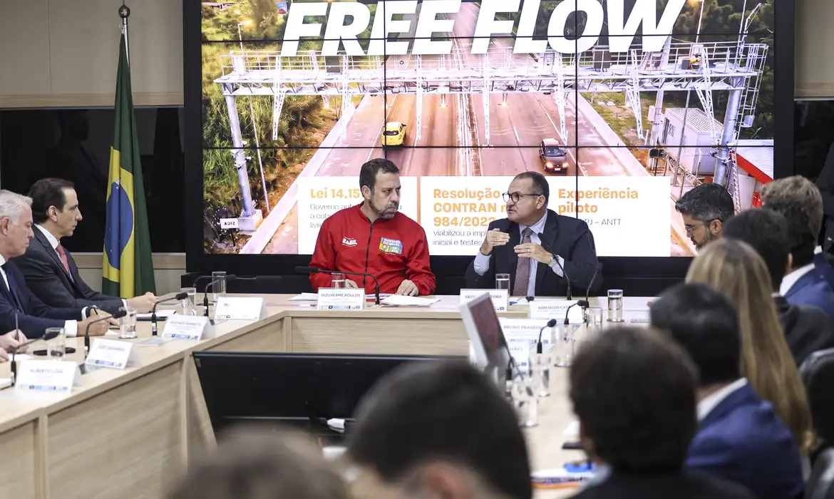 Governo interrompe 3,4 milhões de multas por falta de pagamento de pedágio eletrônico