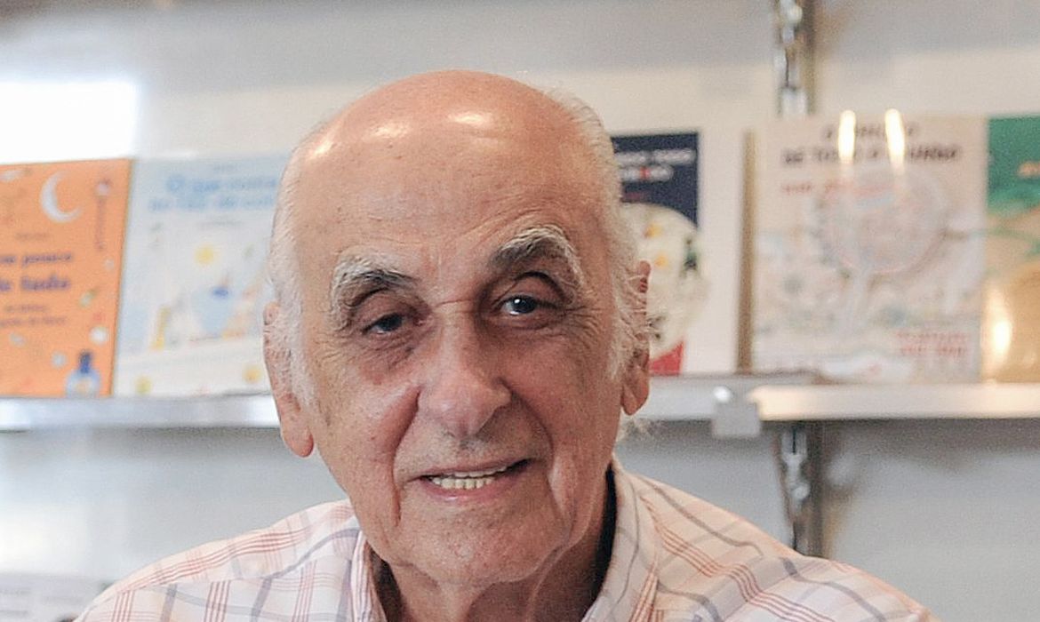 Morre aos 95 anos o jornalista e imortal da ABL Zuenir Ventura