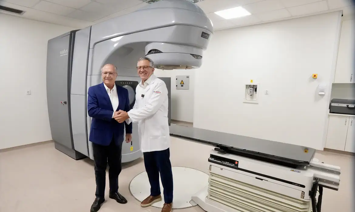 Cinco estados recebem aceleradores lineares para radioterapia do governo federal