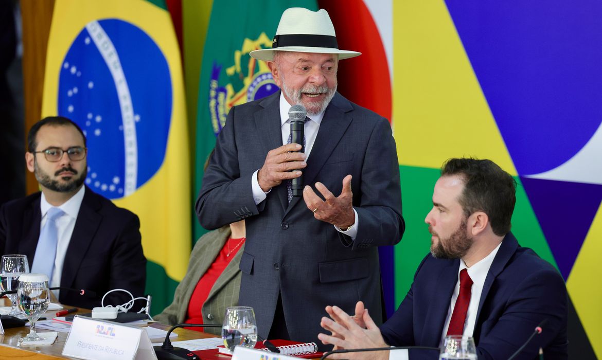 Lula lança novo Desenrola para renda de até cinco salários mínimos