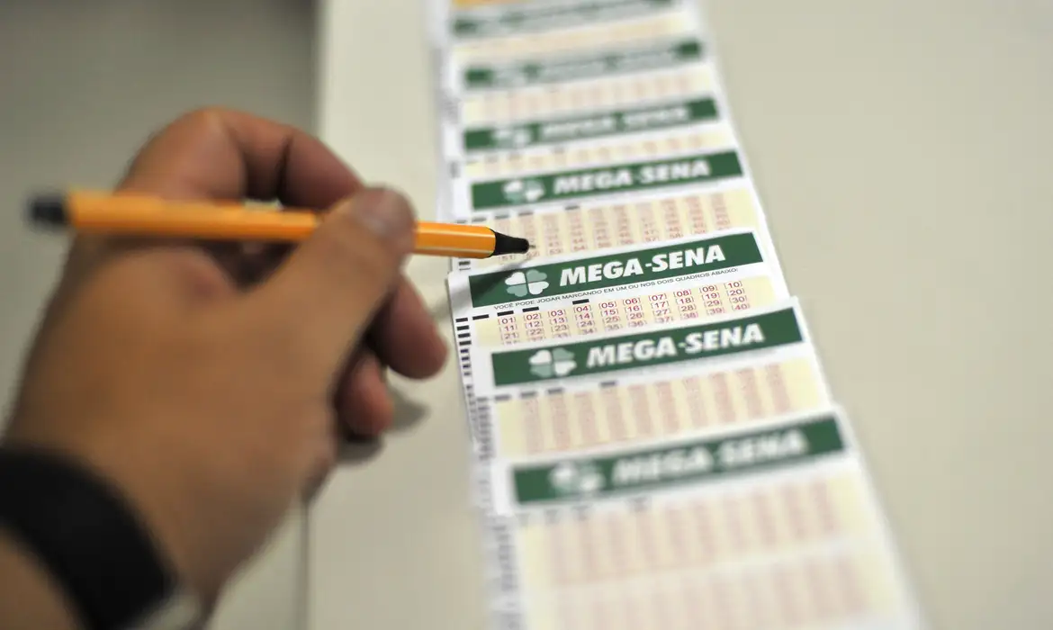 Mega-Sena oferece prêmio estimado em 3,5 milhões de reais nesta terça-feira