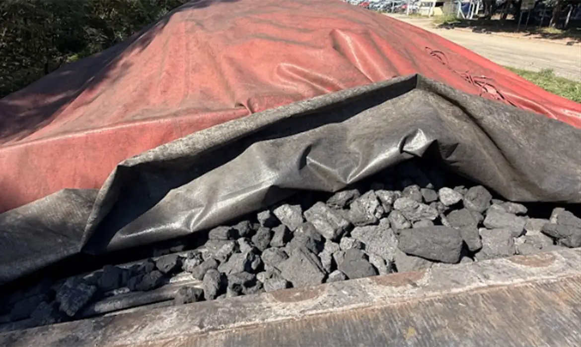 Itaguaí: 100 toneladas de coque industrial são apreendidas
