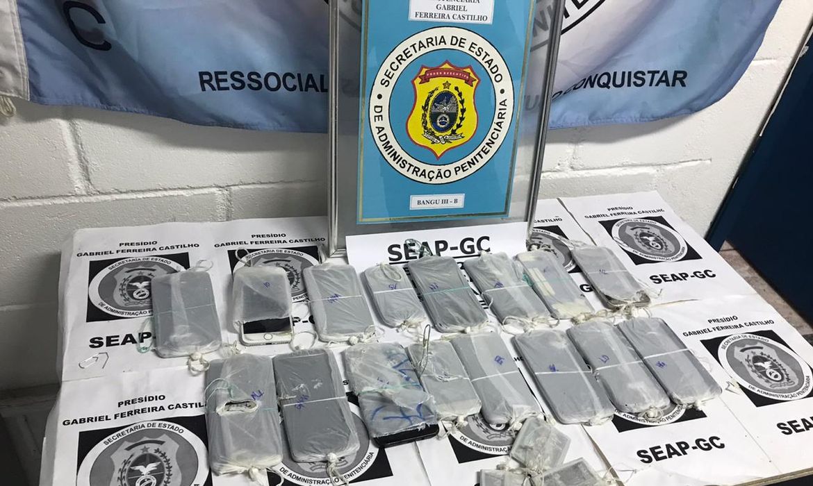 Plano federal bloqueia celulares em presídios