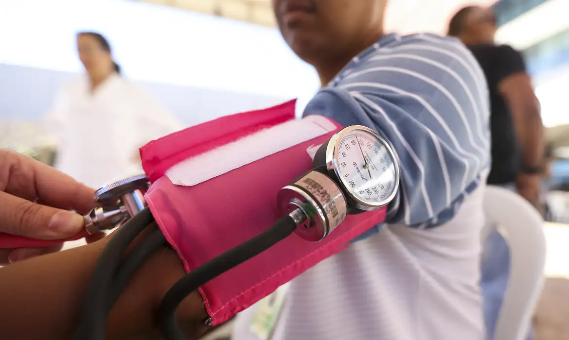 Nova diretriz redefine pressão normal e alerta para hipertensão silenciosa