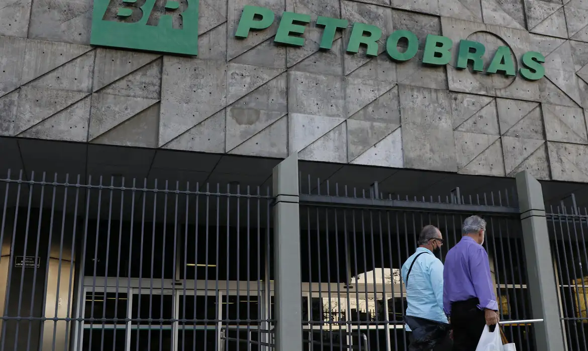 Petrobras registra produção recorde de 3,23 milhões de barris por dia