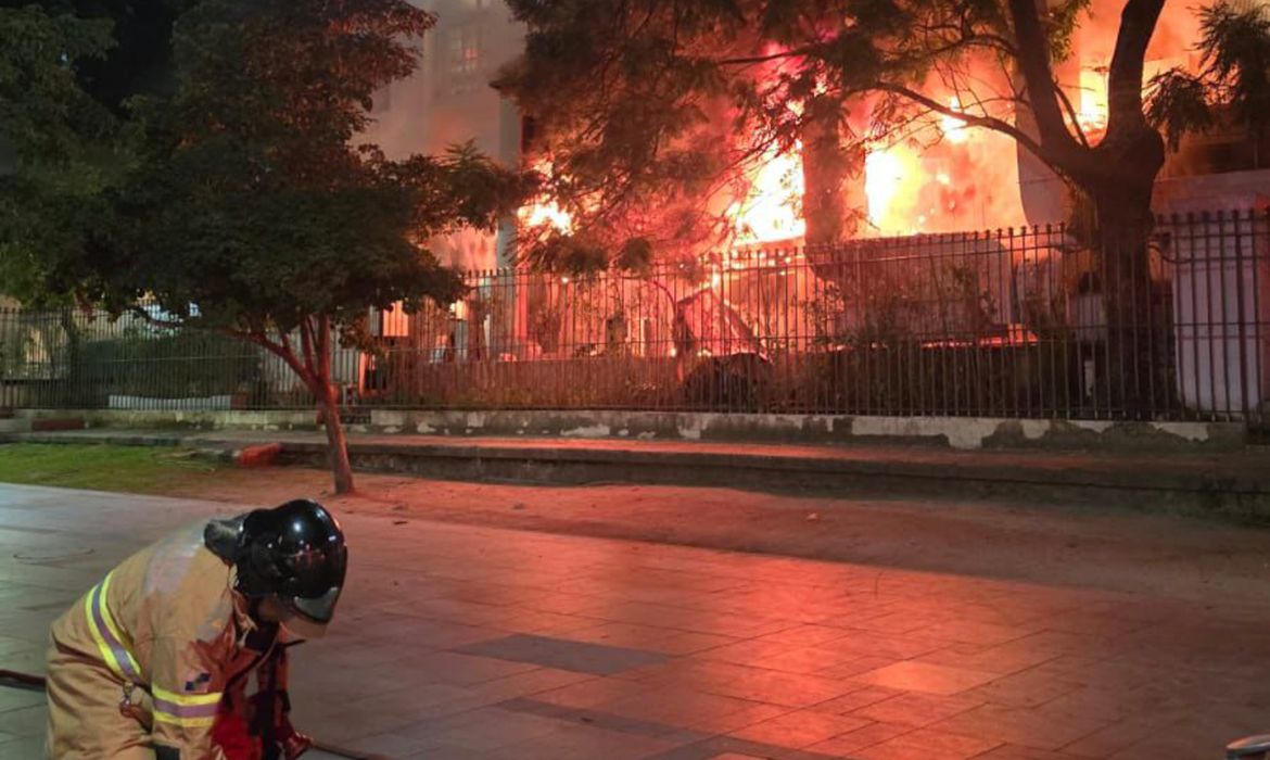 Restaurante em prédio histórico do Rio sofre princípio de incêndio