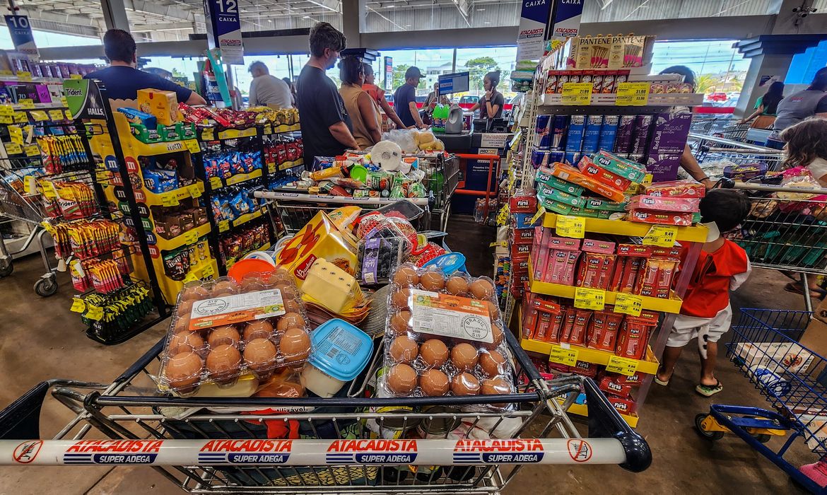 Consumo de alimentos cresce 6,5% no Brasil após proibição das bets
