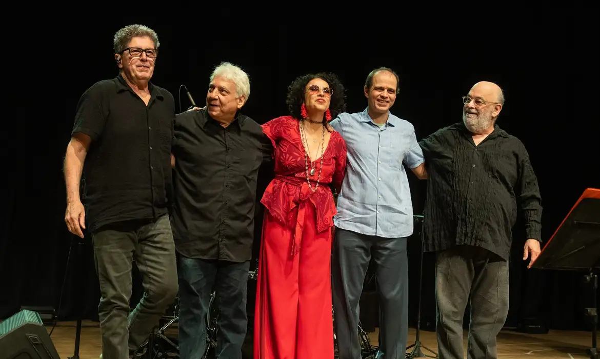 Show exclusivo na TV Brasil destaca repertório de Caetano Veloso em projeto Só Caetano