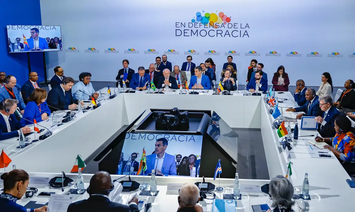 Lula critica guerras e defende multilateralismo em discurso na Espanha