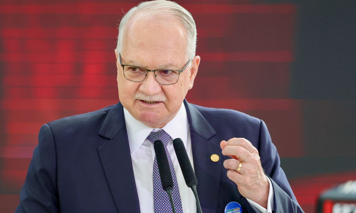 Presidente do STF admite "crise institucional" e polarização no país