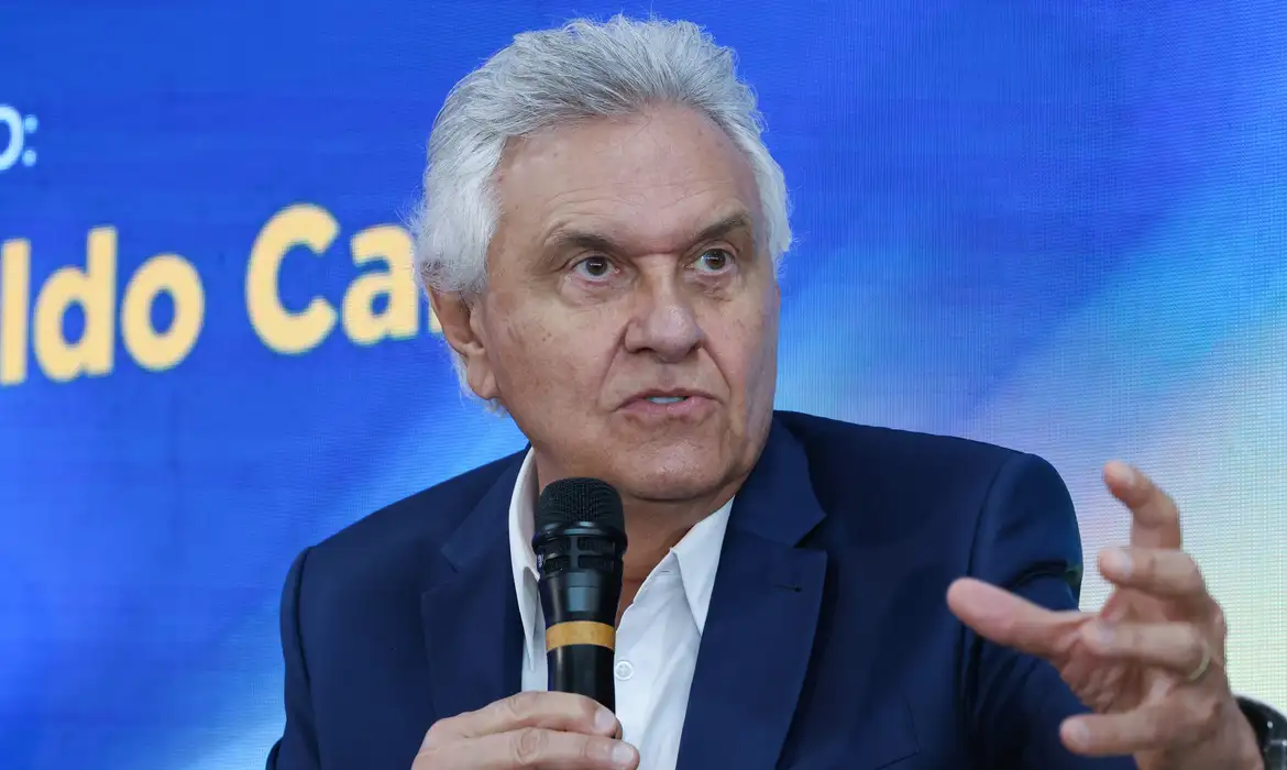 Ronaldo Caiado recebe diagnóstico de pneumonia durante internação em São Paulo