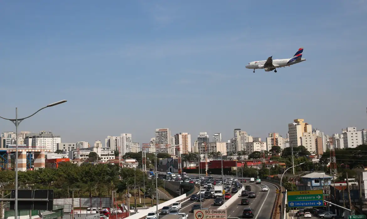 CMN aprova linha de crédito para companhias aéreas conterem custos