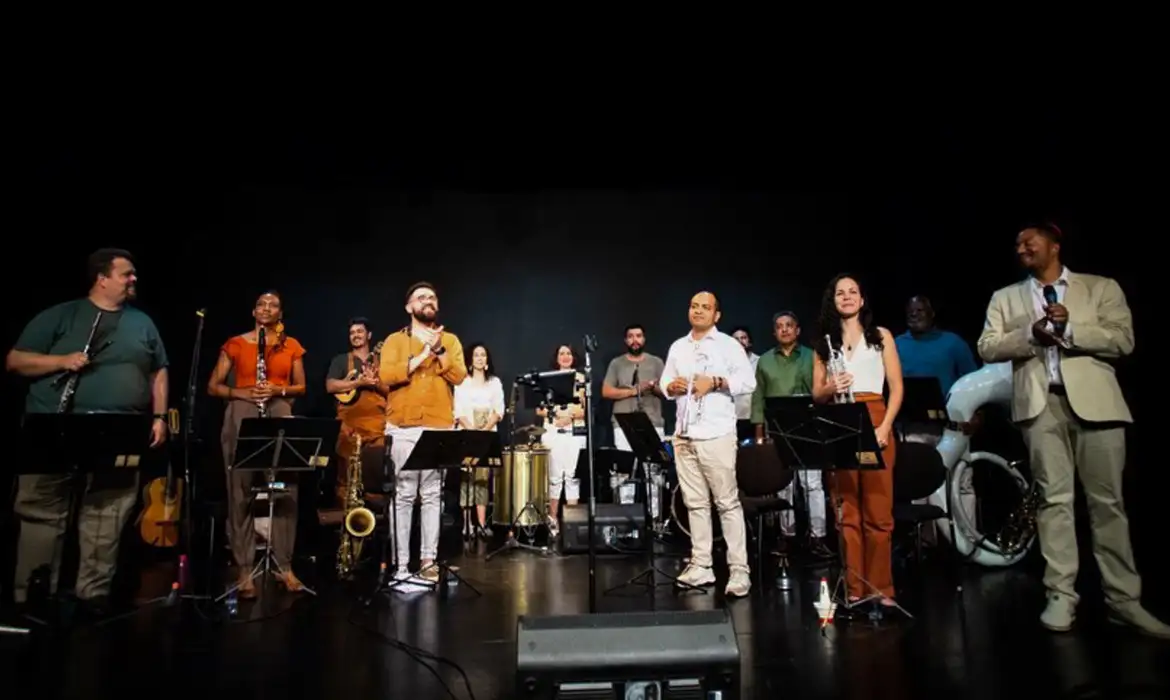 Orquestra Pizindim lança single e celebra choro em Brasília