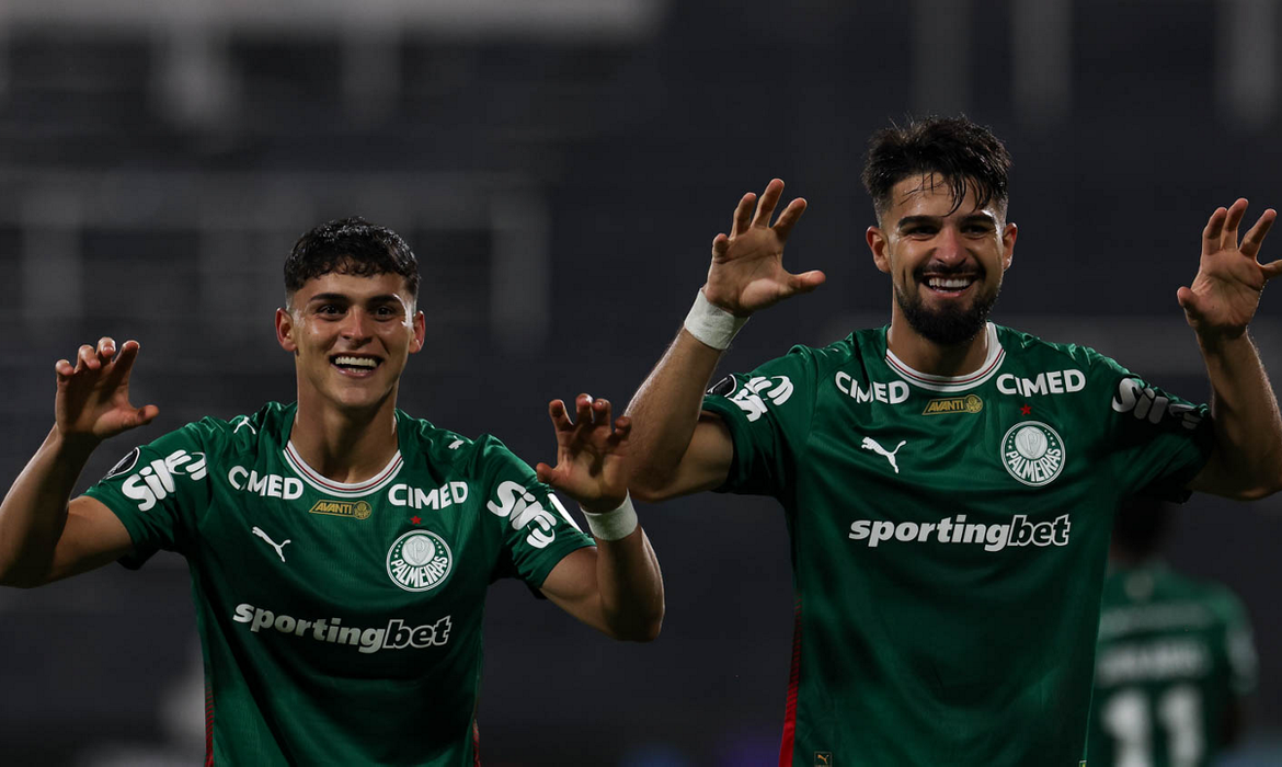 Palmeiras supera Sporting Cristal e lidera Grupo F na Libertadores