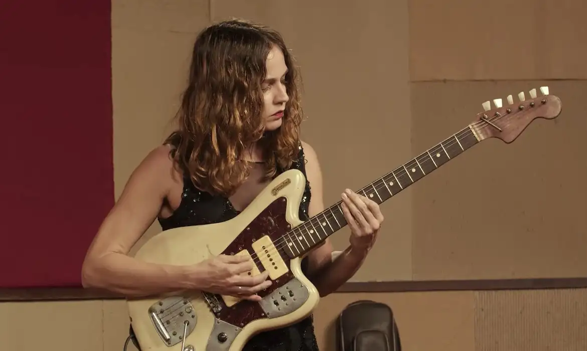 Gabi Terra brilha no reality Duelo de Guitarras