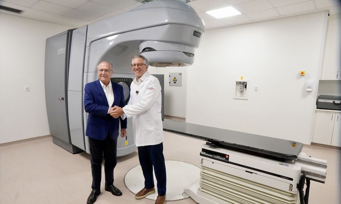 Governo investe 58,8 milhões de reais em aceleradores de radioterapia para cinco estados