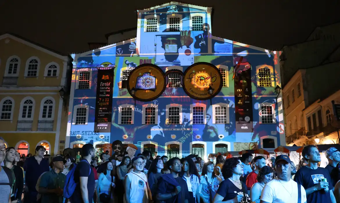 Flipelô inaugura em Salvador com intensa programação de música, poesia e participação cultural