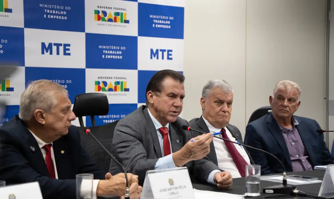 Taxistas solicitam crédito do governo para trocar veículos