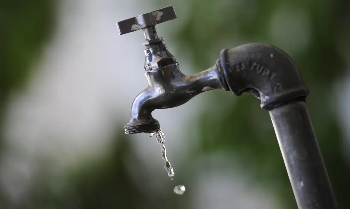 Queda de égua em adutora interrompe fornecimento de água em Belo Horizonte