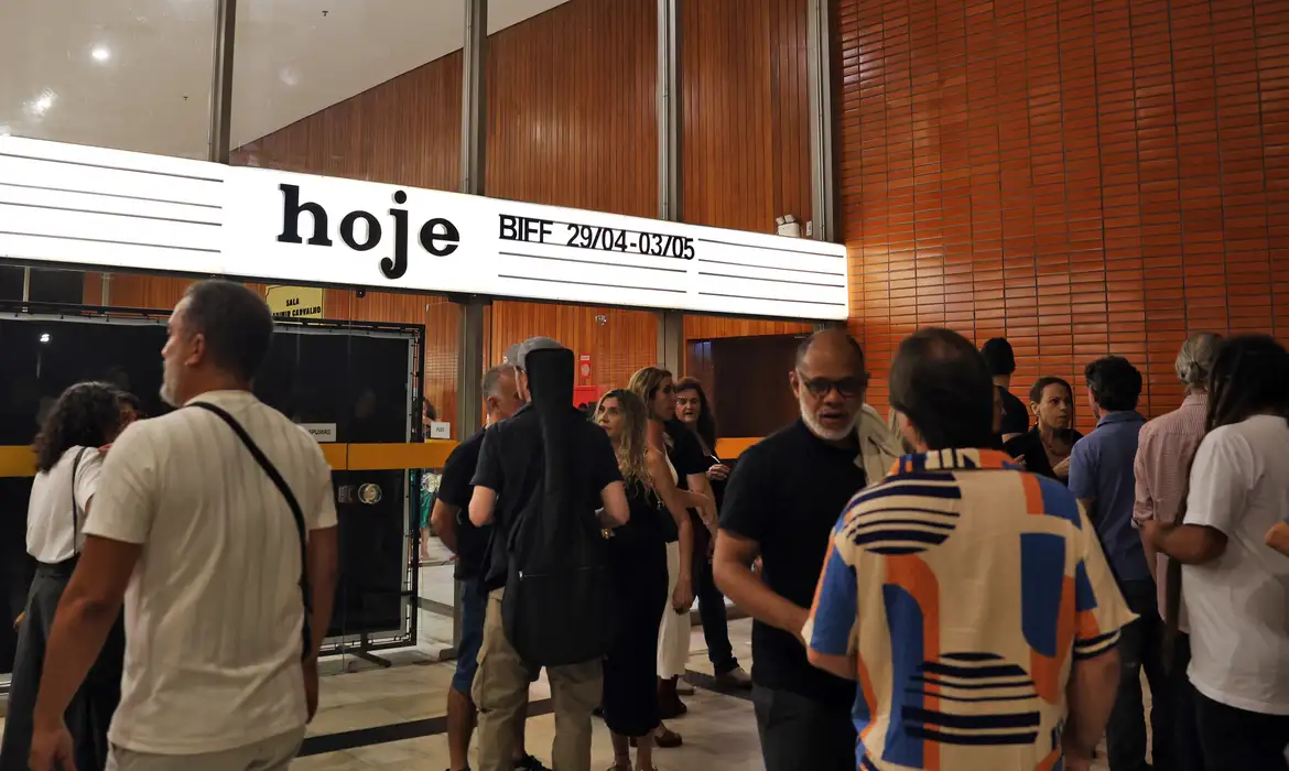 Festival de cinema em Brasília exibe 18 filmes e destaca novos cineastas