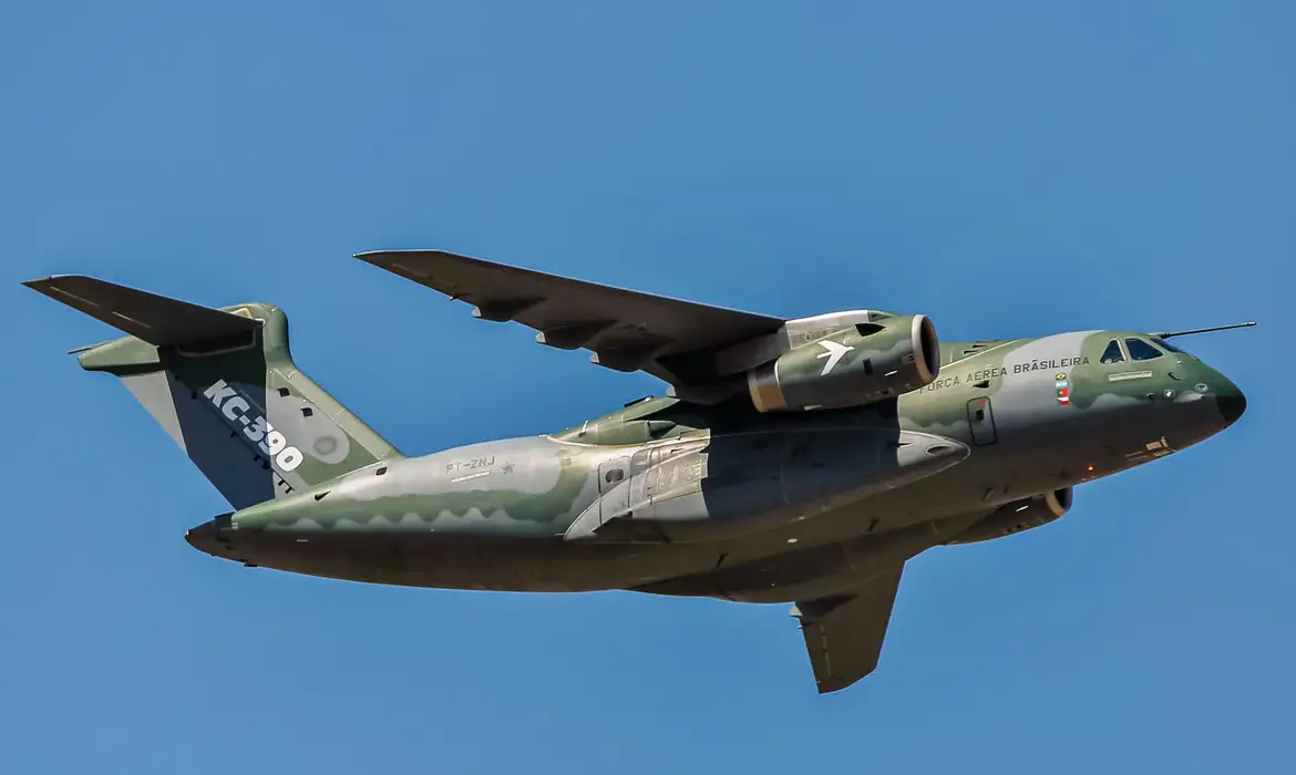Embraer vende 10 aeronaves C-390 Millennium para Emirados Árabes