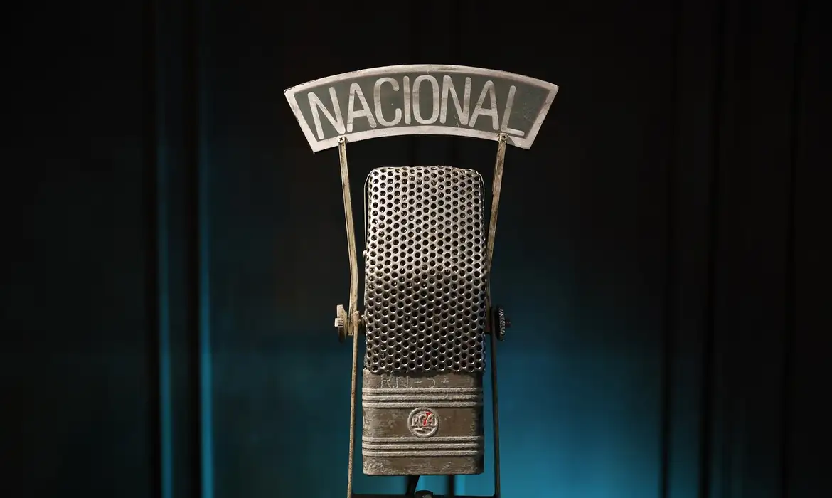 Rádio Nacional conecta estúdios em programação inédita pelos seus 90 anos