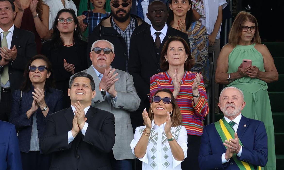 Desfile Cívico-Militar do 7 de Setembro é Realizado na Esplanada dos Ministérios em Brasília
