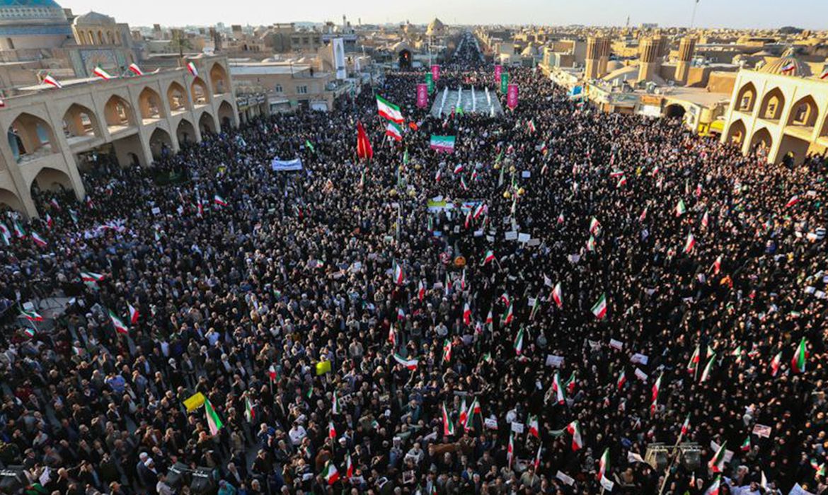 Conflito no Irã empurra mais de 30 milhões para a pobreza