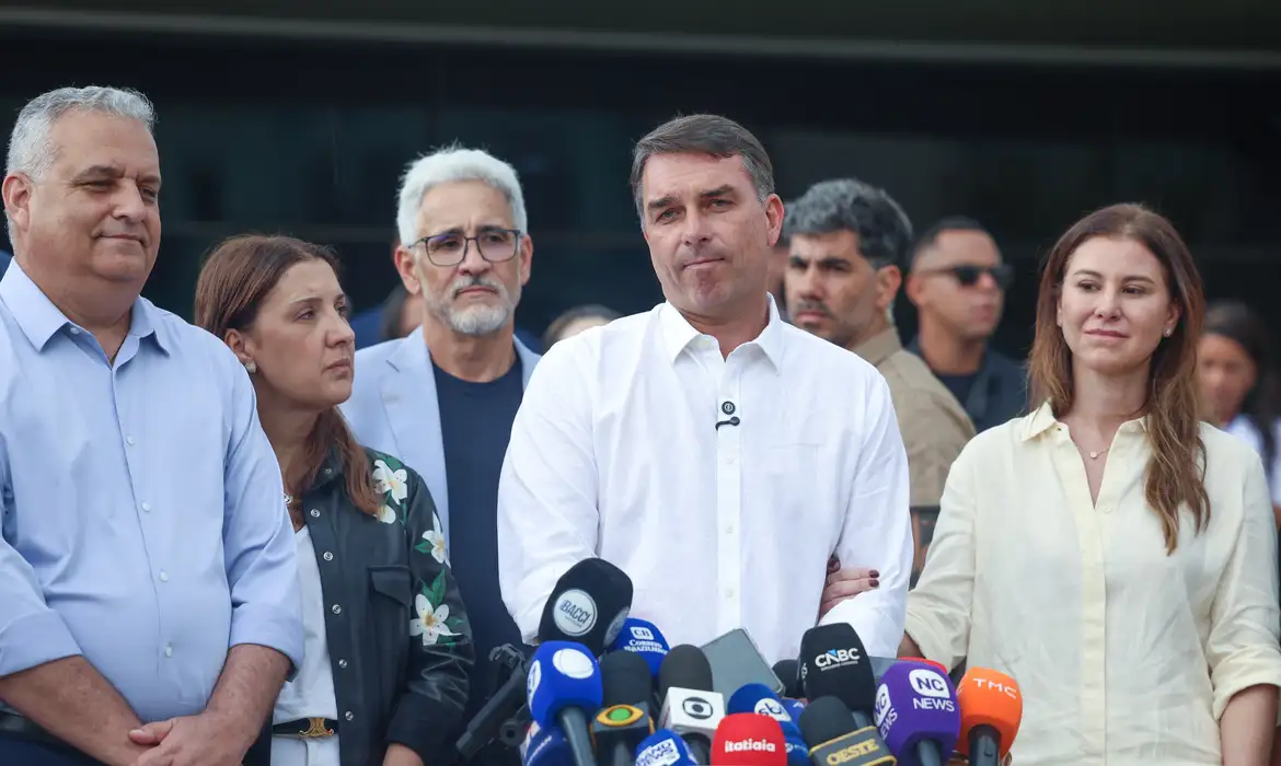 STF nega operação de busca e apreensão em endereços de Flávio Bolsonaro