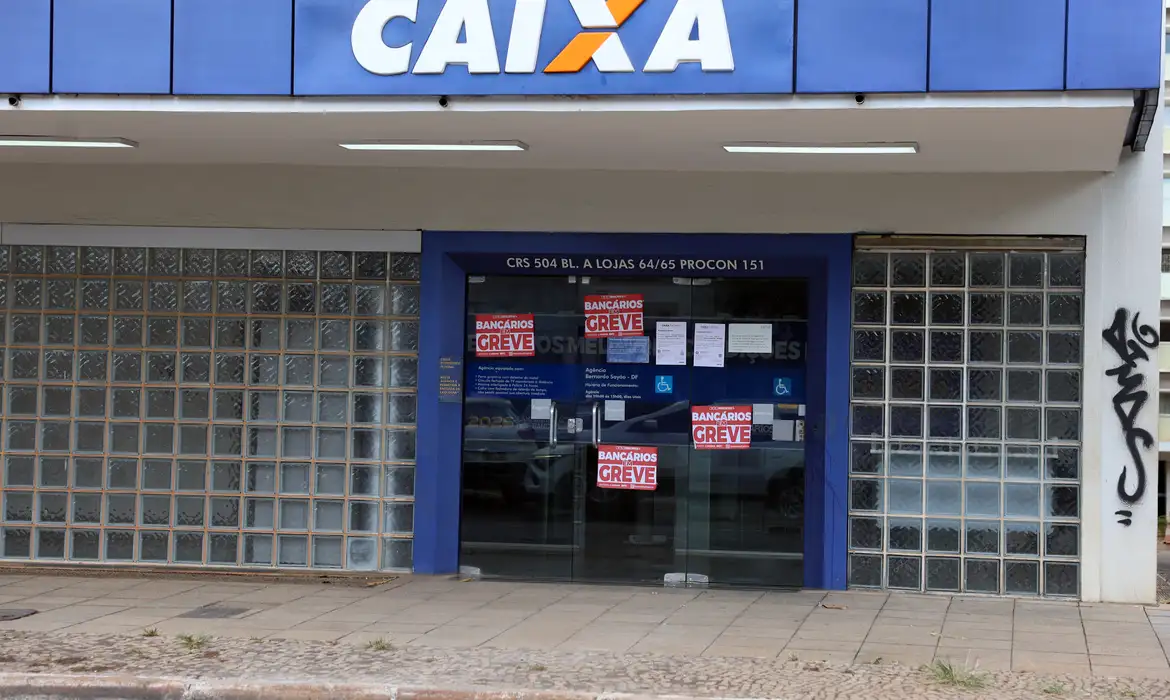 Funcionários da Caixa deflagram greve nacional; Banco do Brasil tem paralisação parcial