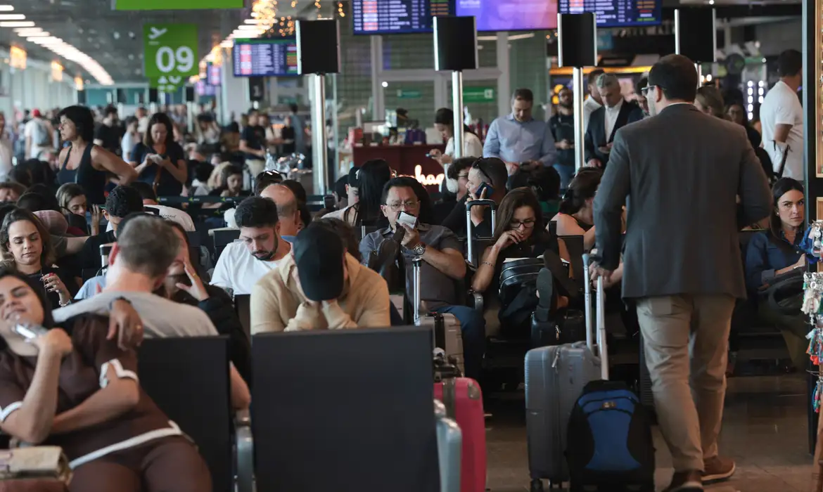 Operação estendida em Congonhas após falha técnica afeta voos em São Paulo