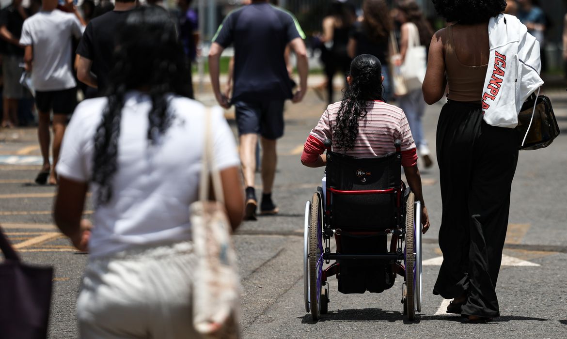 Encerra hoje prazo para pedir isenção da taxa do Enem 2026