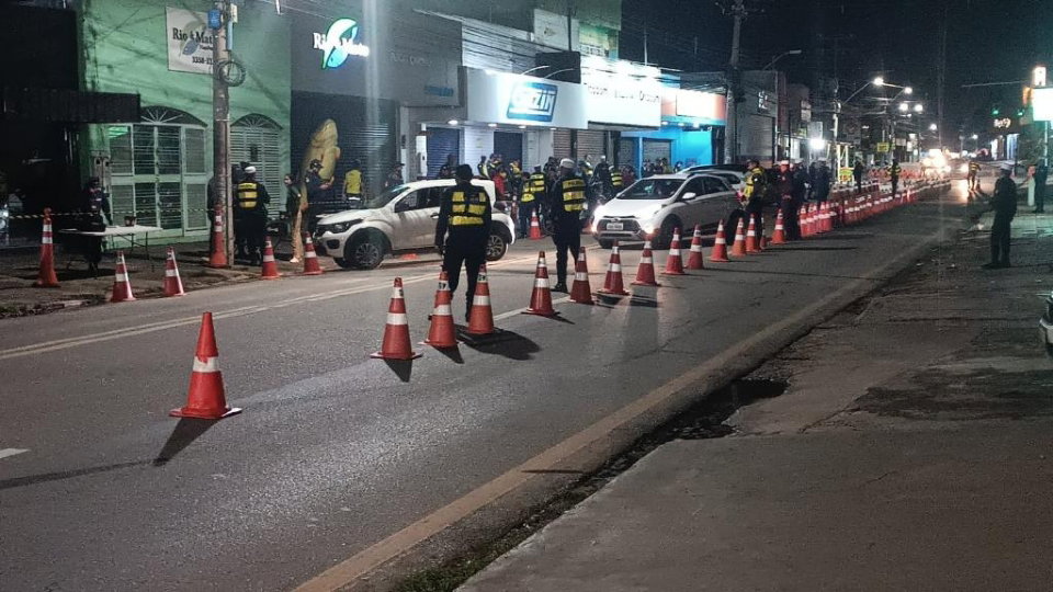 Lei Seca prende oito em fiscalização na Avenida Carmindo de Campos