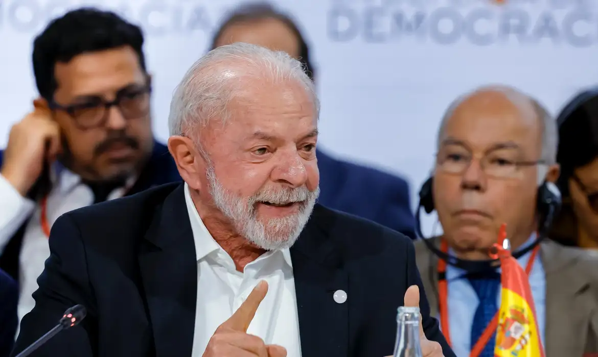 Lula defende jornada menor e divisão de ganhos com trabalhadores